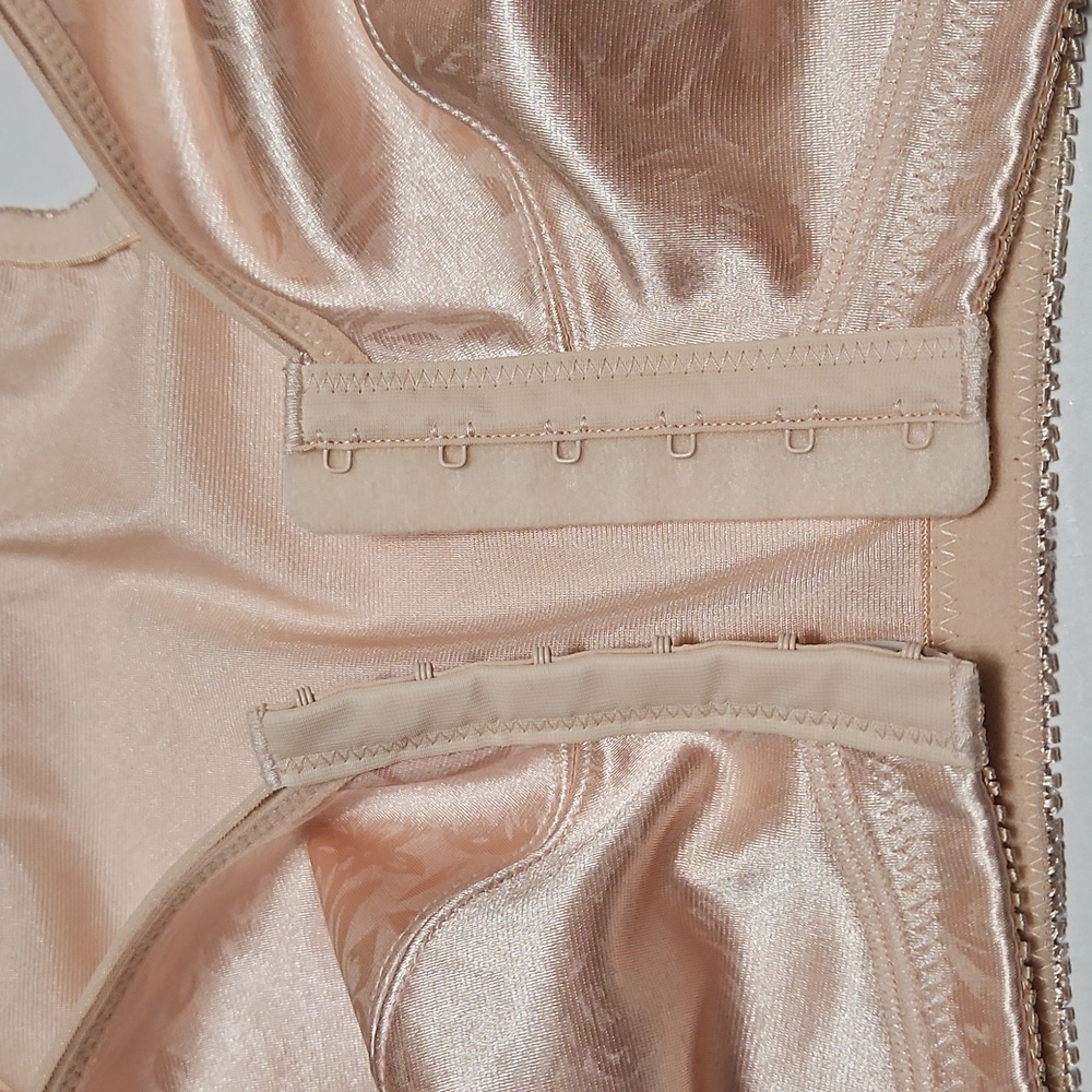 Elegant Satin Bra in Peach Size 85E (38E Or 38DD) Front Closure - Picture 6 of 12